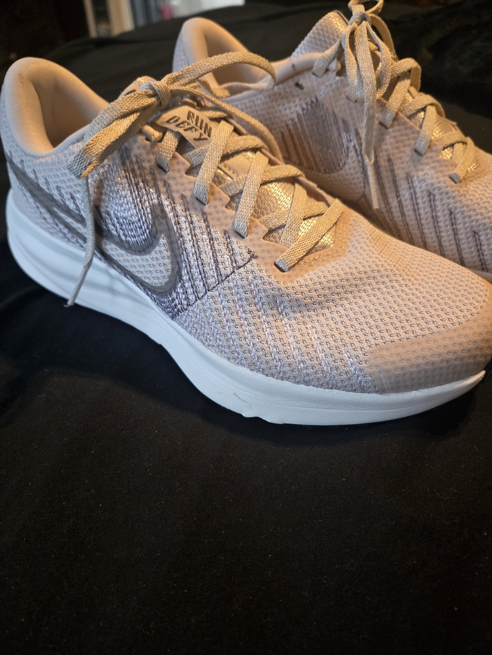 Nike Run Defy Womens 8 Light Orewood Brown HM9593-100 Running Shoes
